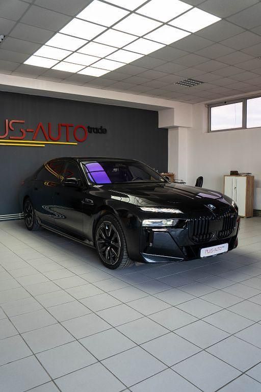 Gebraucht BMW M760e 381 PS (280 kW) 2023 Schwarz Limousine