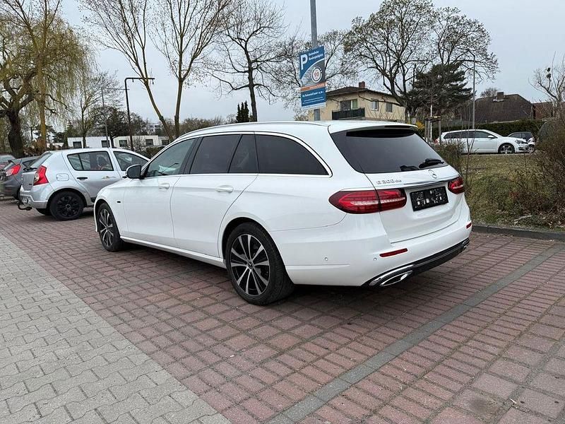 Gebraucht Mercedes E300 306 PS (225 kW) 2021 Weiß Kombi