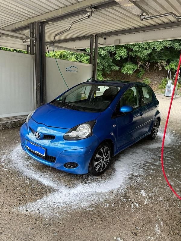 Blau Gebraucht 2009 Toyota Aygo Kleinwagen | 1.600 € (Superpreis) - Bild 1/4