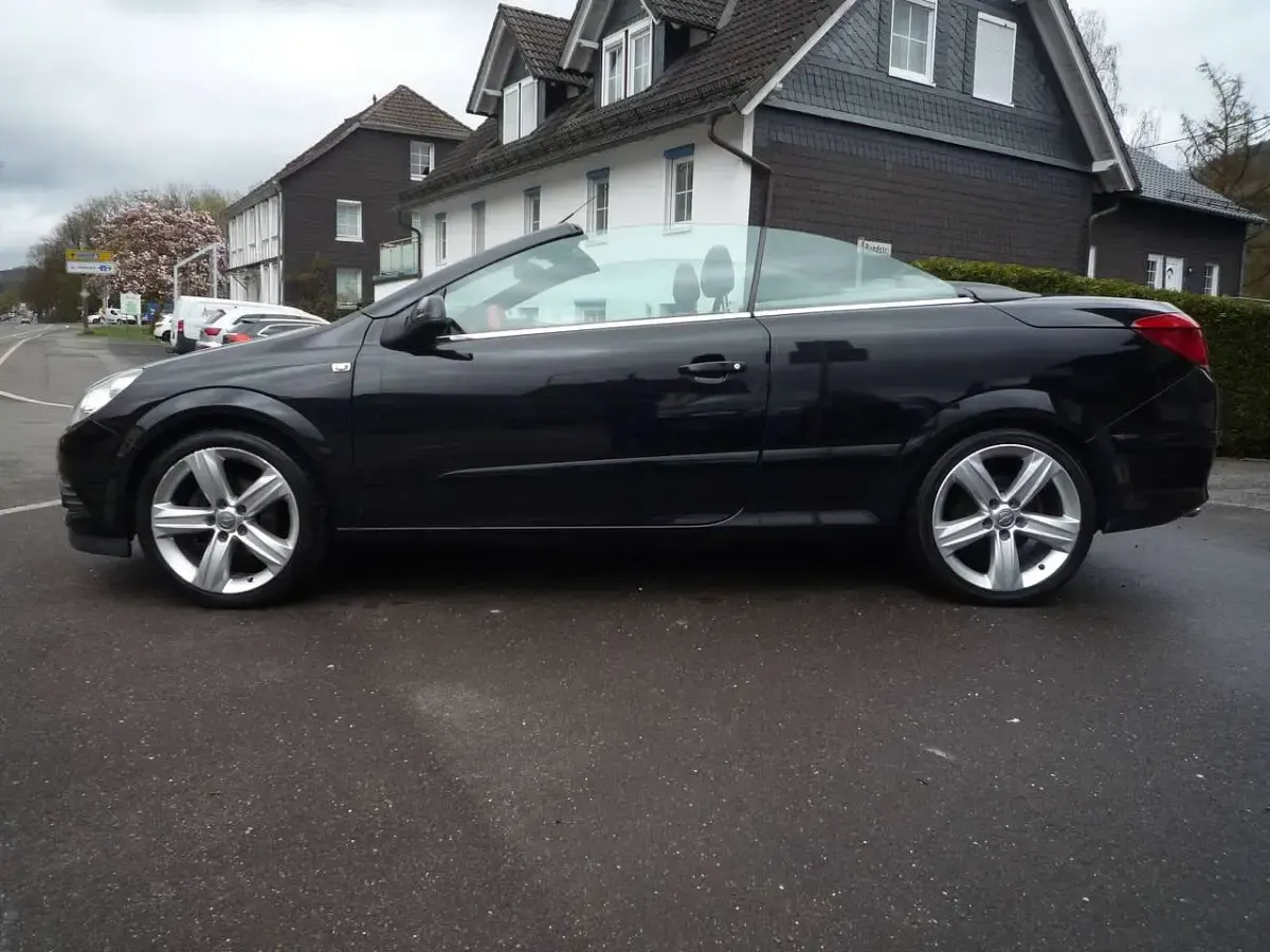 Gebraucht Opel Astra 140 PS (102 kW) 2009 Saphirschwarz mi2 Cabrio