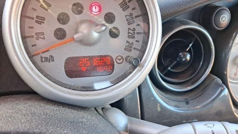 Usado Mini Cooper Cabriolet 116 HP (85 kW) 2005 Preto Cabrios