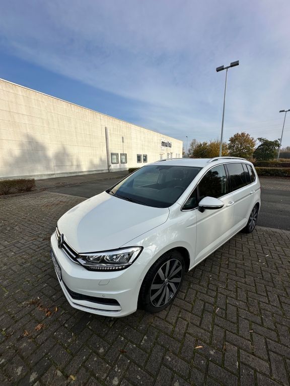 Weiß Gebraucht 2017 VW Touran Highline Van / Kleinbus | 20.000 € (Guter Preis) - Bild 1/4