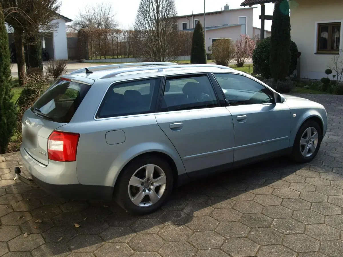 Gebraucht Audi A4 131 PS (96 kW) 2002 Blau Kombi