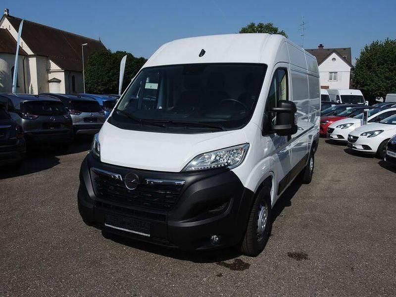 Weiss Gebraucht 2023 Opel Movano Selection Van | 33.500 € (Teuer) - Bild 1/4