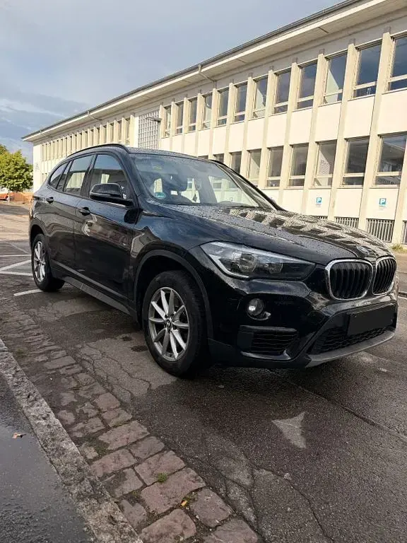 Używany BMW X1 Advantage 192 KM (141 kW) 2019 Czarny SUV