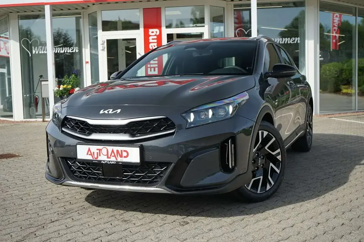 Neu Kia XCeed 179 PS (131 kW) 2026 Darkpentametalmet. SUV