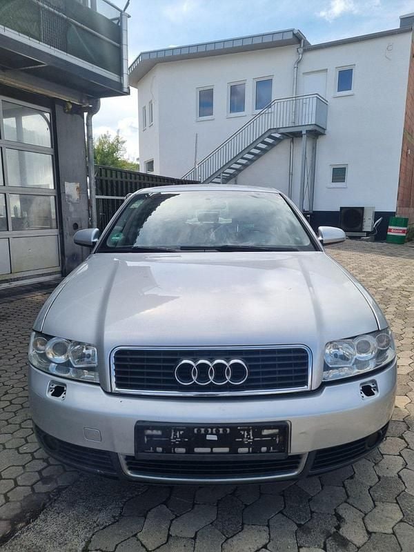 Silber Gebraucht 2001 Audi A4 Limousine | 1.490 € (Guter Preis) - Bild 1/4