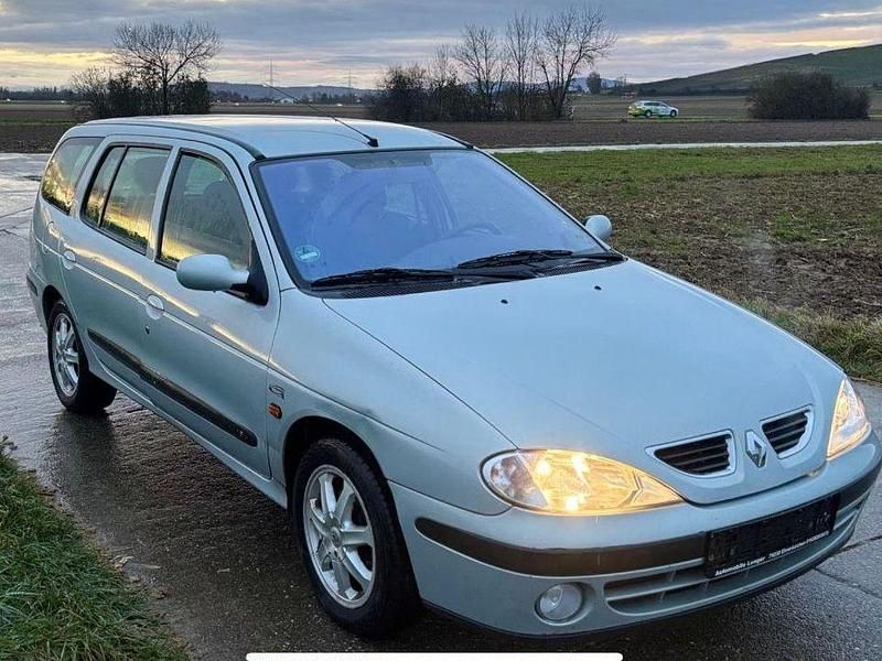 Gebraucht Renault Mégane Authentique 107 PS (78 kW) 2001 Silber Limousine