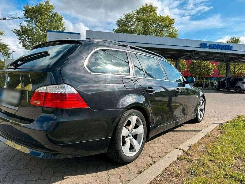 Gebraucht BMW 523 190 PS (139 kW) 2007 Schwarz Kombi