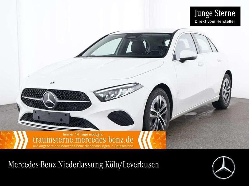 Weiß Gebraucht 2024 Mercedes A180 Advanced Limousine | 27.490 € (Guter Preis) - Bild 1/3