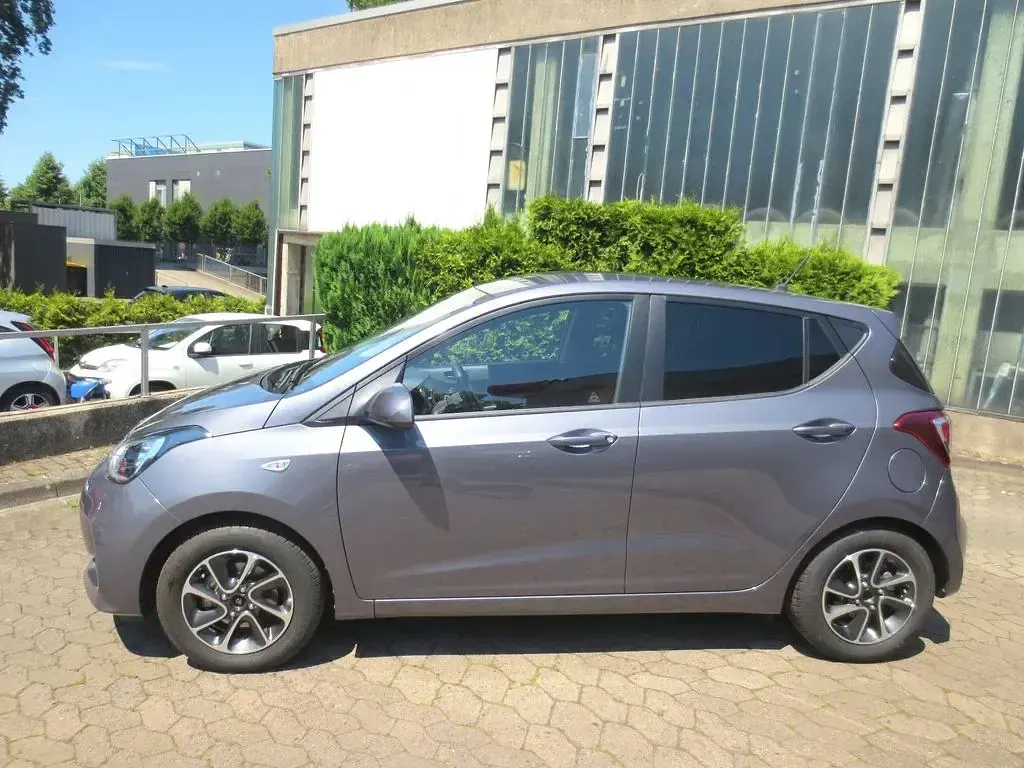 Gebraucht Hyundai i10 Trend 67 PS (49 kW) 2018 Star dust Kleinwagen