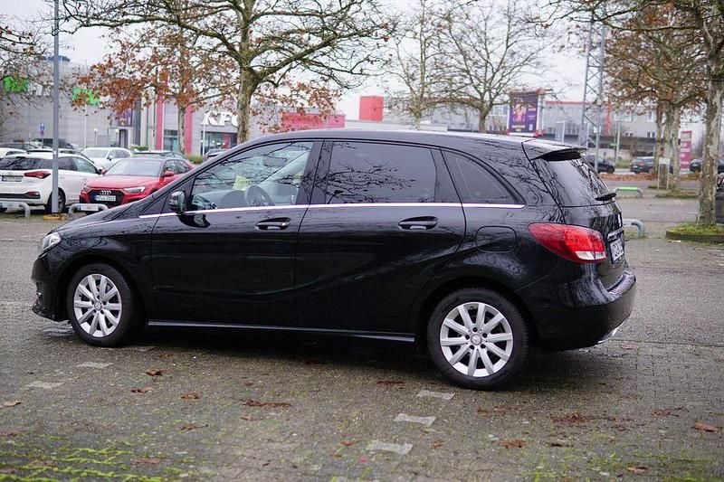 Gebraucht Mercedes B180 122 PS (89 kW) 2017 Schwarz Van / Kleinbus