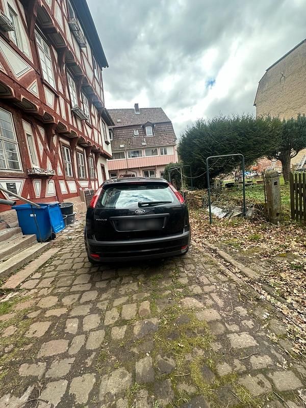 Second-hand Ford Focus 85 CP (62 kW) 2005 Negru Hatchback