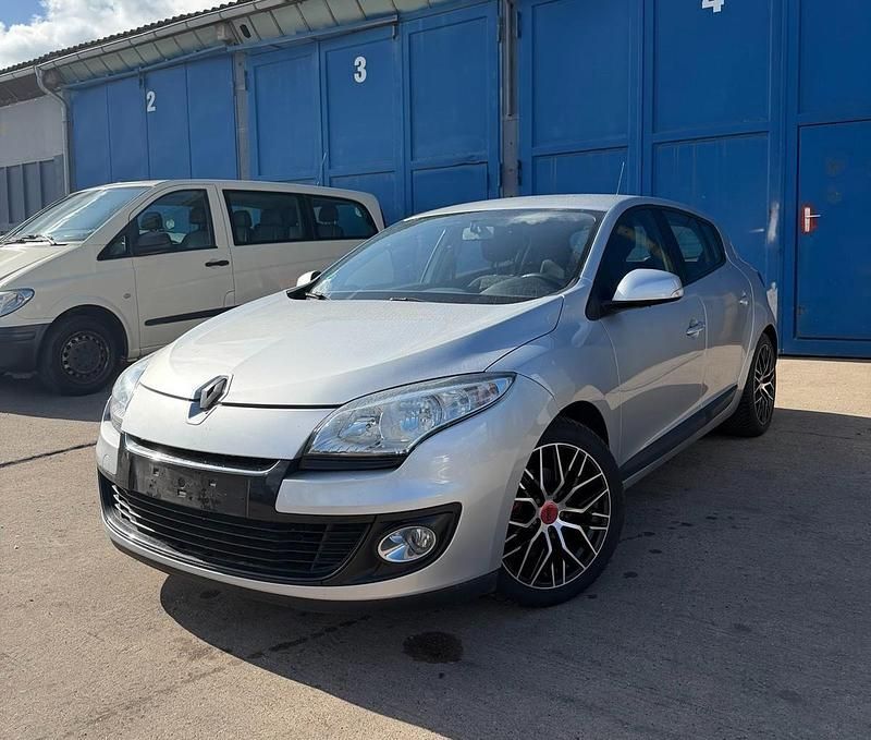 Gebraucht Renault Mégane 101 PS (74 kW) 2013 Silber Limousine