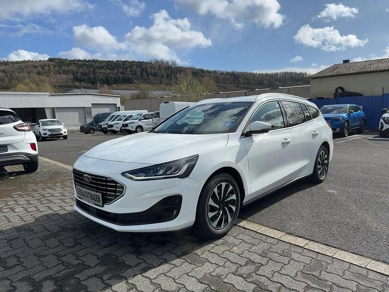 Gebraucht Ford Focus Titanium 125 PS (91 kW) 2024 Weiß Limousine