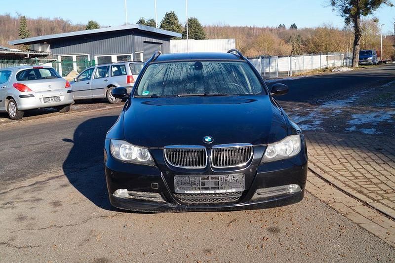 Gebraucht BMW 320 Advantage 177 PS (130 kW) 2007 Schwarz Kombi