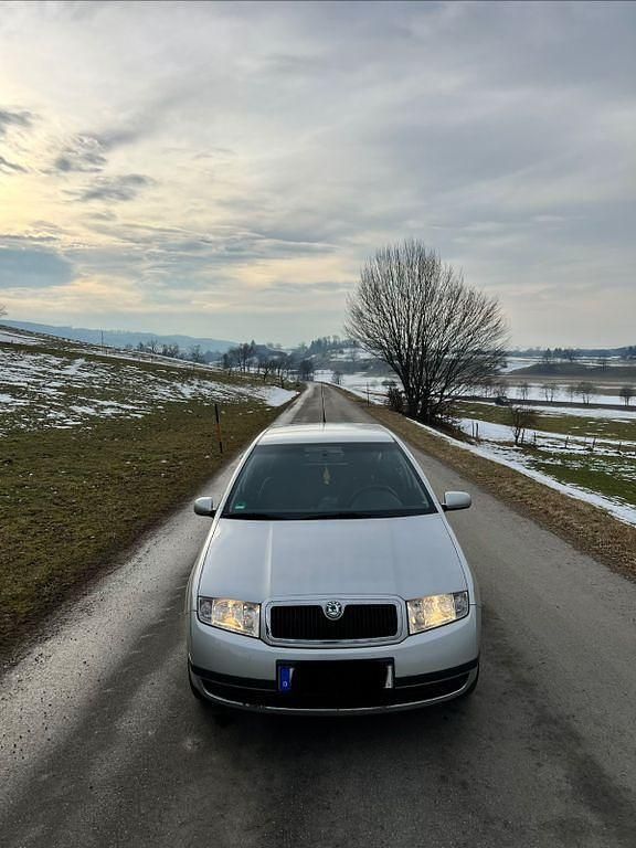 Gebraucht Skoda Fabia 54 PS (39 kW) 2003 Silber Limousine