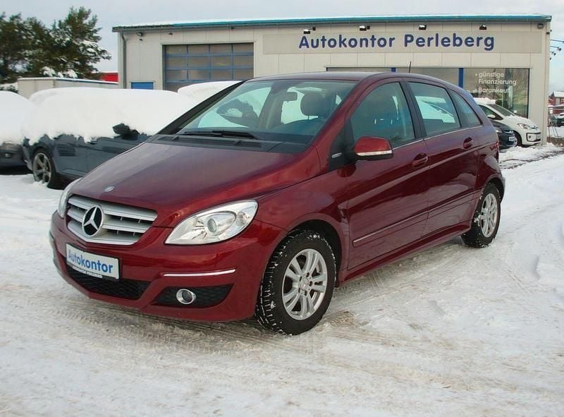 Rot Gebraucht 2011 Mercedes B160 Van / Kleinbus | 5.899 € (Fairer Preis) - Bild 1/4