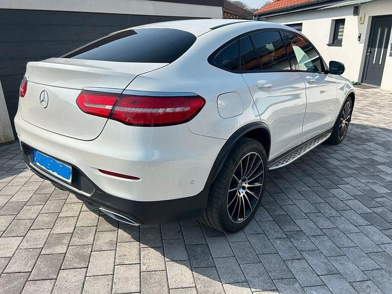 Gebraucht Mercedes GLC350 258 PS (189 kW) 2018 Weiß Coupé