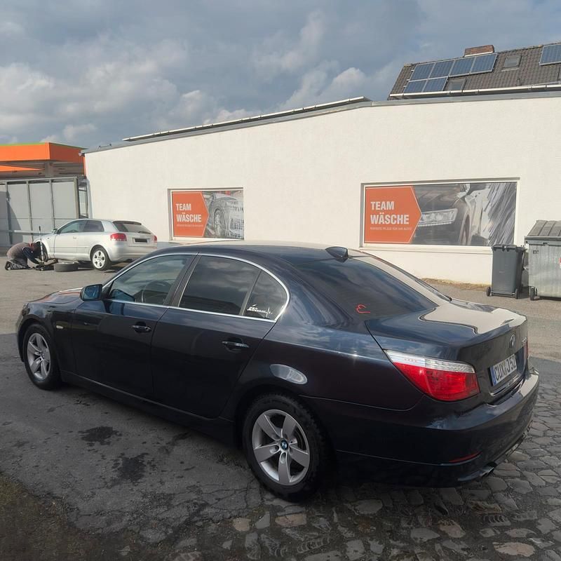 Gebraucht BMW 525 197 PS (144 kW) 2009 Blau Limousine