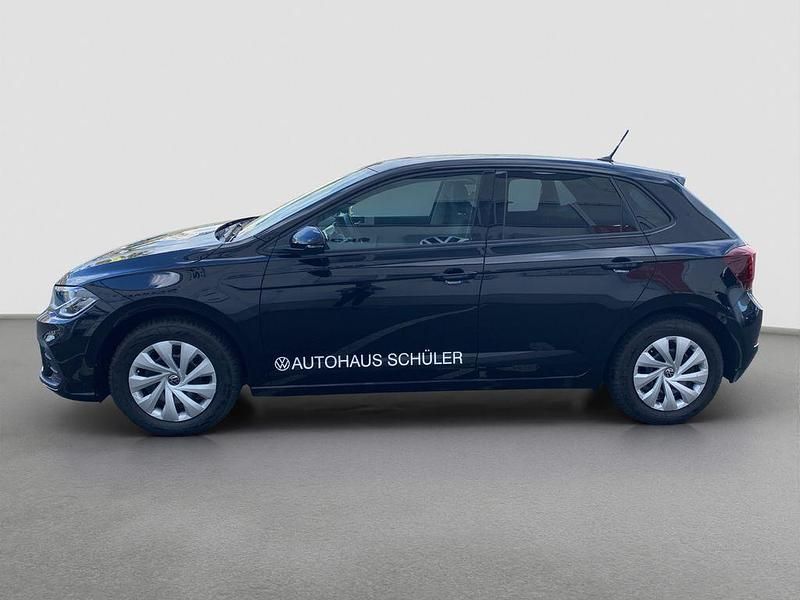 Gebraucht VW Polo Active 80 PS (58 kW) 2023 Schwarz (deep black perleffekt) Limousine