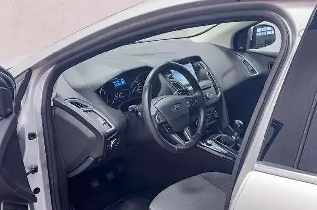 Second-hand Ford Focus Titanium 125 CP (91 kW) 2017 Argintiu