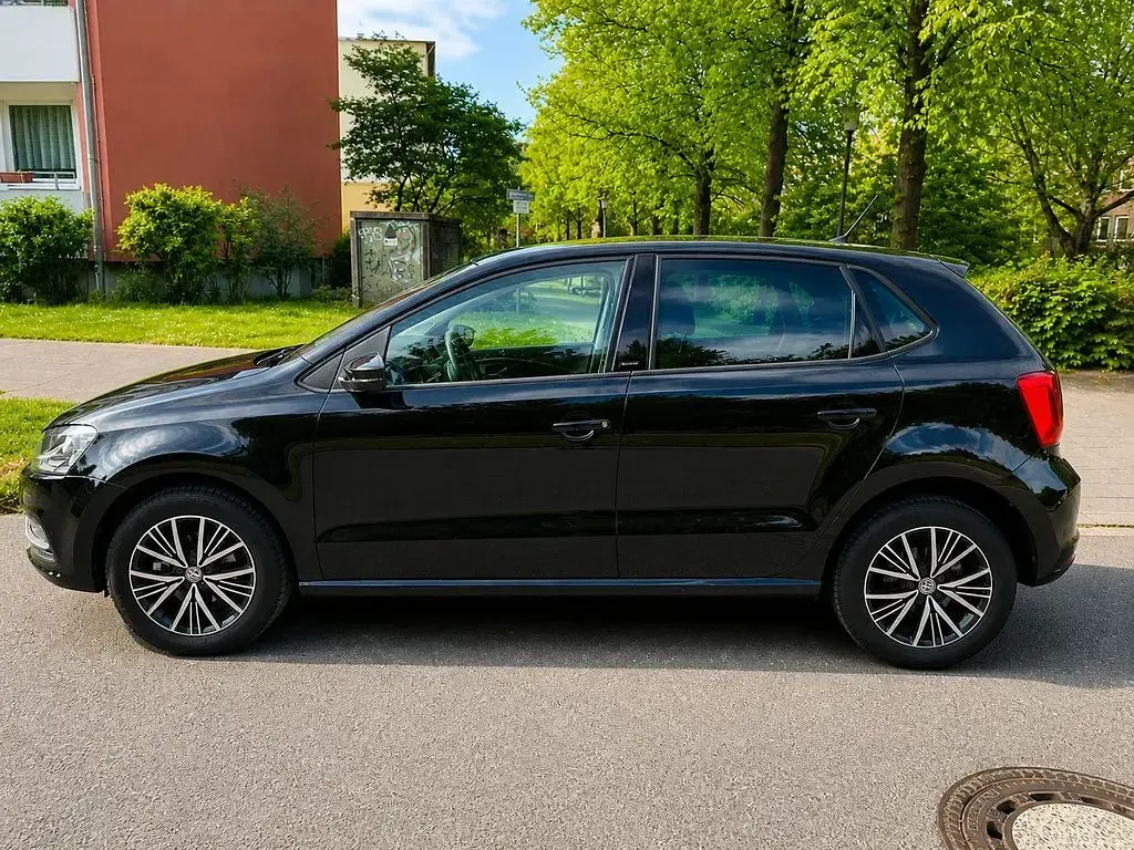 Second-hand VW Polo Allstar 75 CP (55 kW) 2017 Negru Berlinǎ