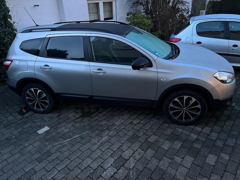 Grau Gebraucht 2013 Nissan Qashqai SUV | 5.750 € (Guter Preis) - Bild 1/4