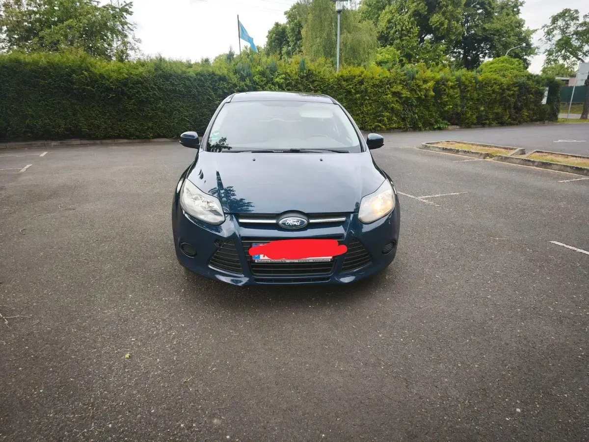 Gebraucht Ford Focus Trend 95 PS (69 kW) 2012 Violet Kombi