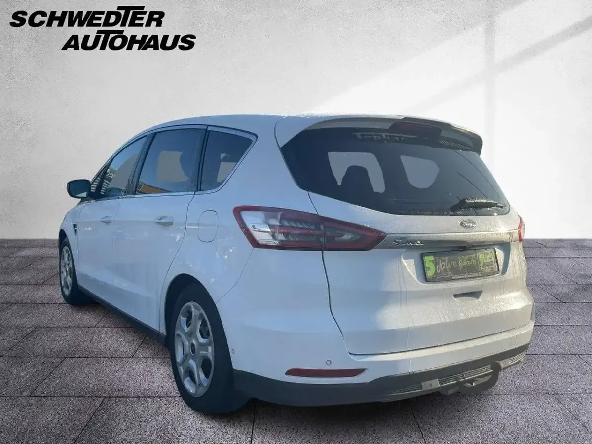 Gebraucht Ford S-MAX Titanium 150 PS (110 kW) 2016 Frostweiß Van / Kleinbus