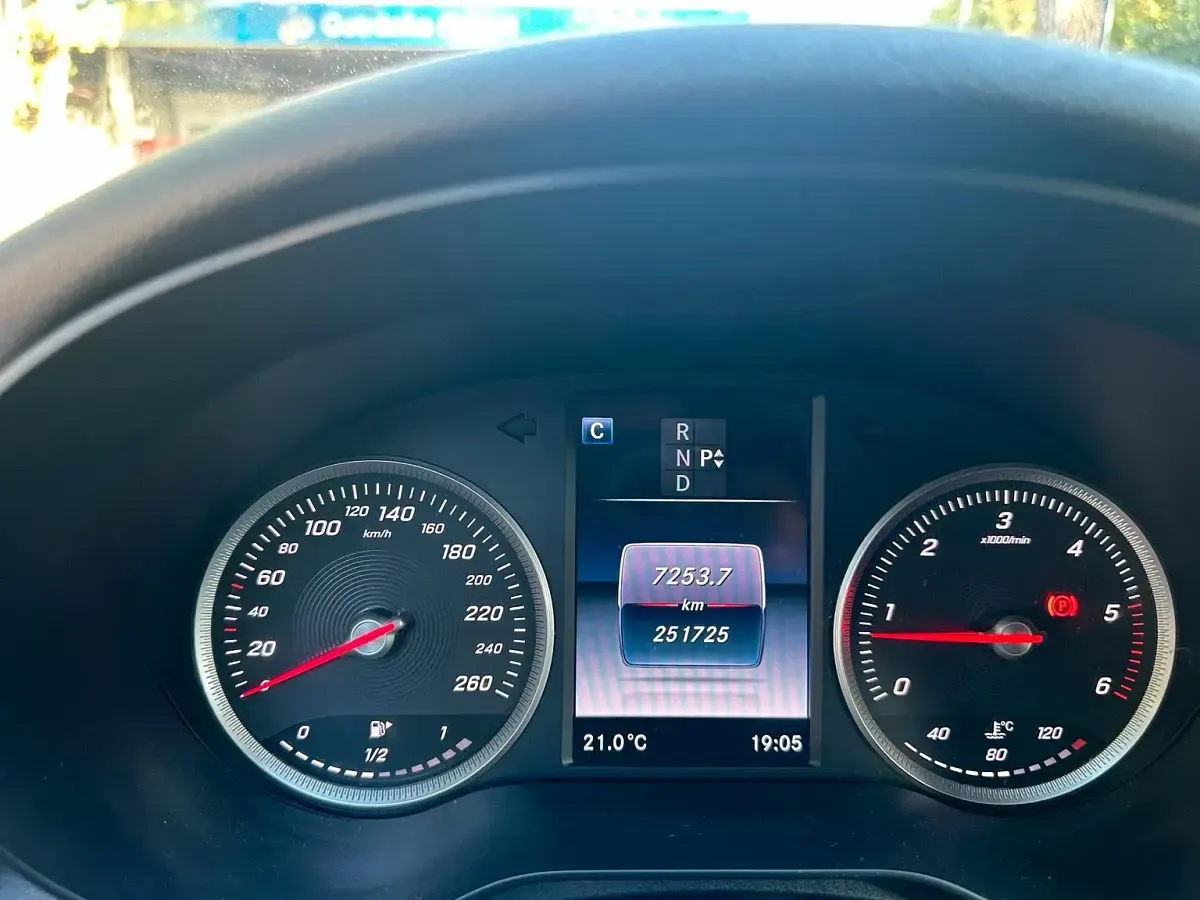 Gebraucht Mercedes C200 Avantgarde 136 PS (100 kW) 2016 Blau Kombi