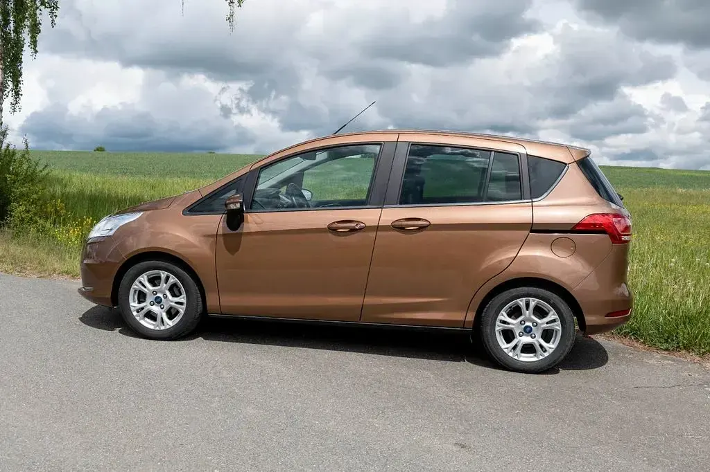 Gebraucht Ford B-MAX SYNC Edition 101 PS (74 kW) 2016 Braun Van / Kleinbus