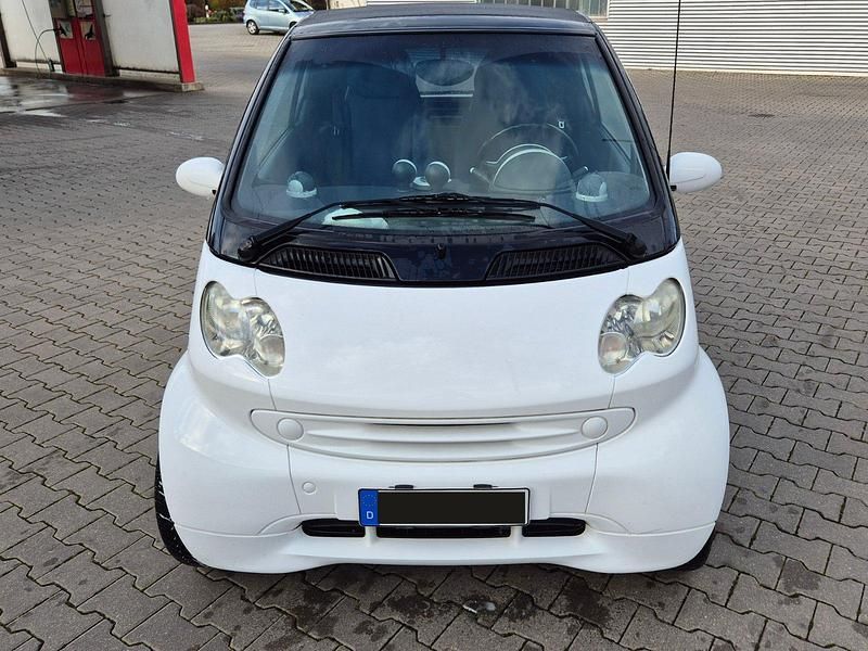 Weiß Gebraucht 2003 Smart ForTwo Cabrio Cabrio | 2.500 € (Fairer Preis) - Bild 1/4