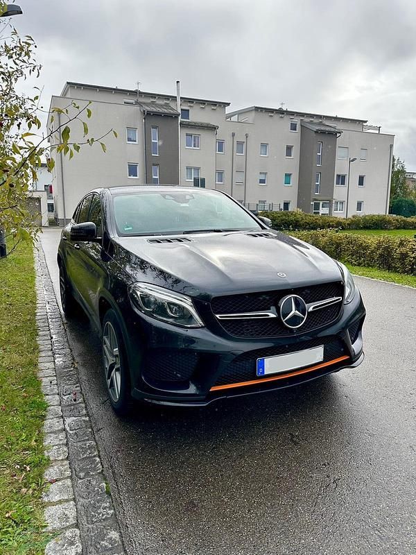 Schwarz Gebraucht 2018 Mercedes GLE350 AMG line Coupé | 36.500 € (Fairer Preis) - Bild 1/4