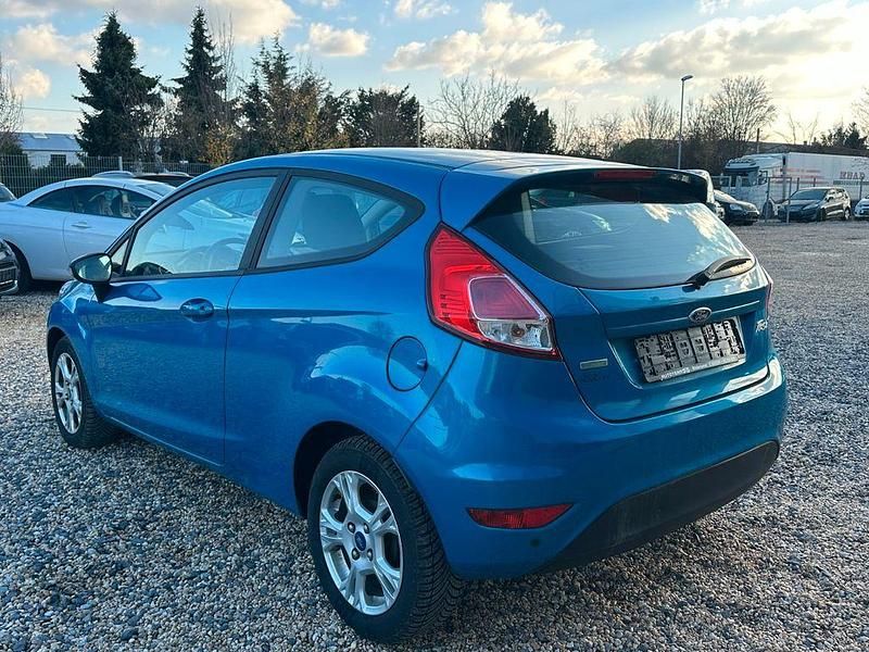 Gebraucht Ford Fiesta SYNC Edition 101 PS (74 kW) 2014 Blau Limousine