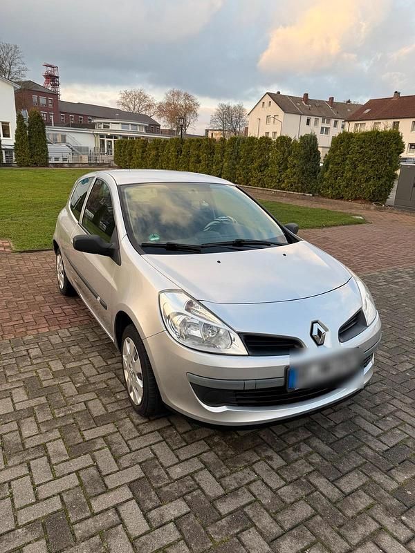 Gebraucht Renault Clio II Authentique 75 PS (55 kW) 2008 Grau Limousine