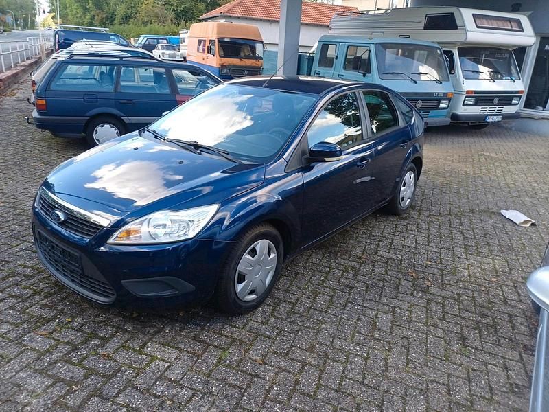 Blau Gebraucht 2011 Ford Focus Limousine | 3.500 € (Etwas zu teuer) - Bild 1/4