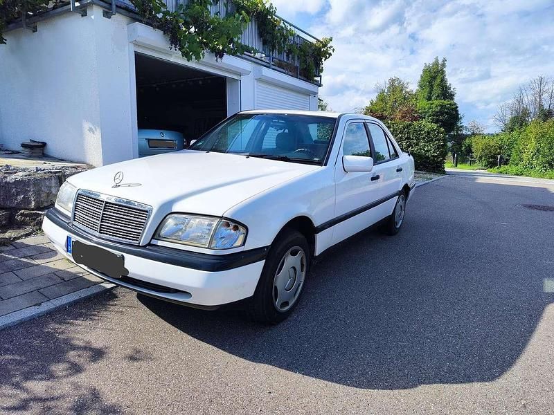 Weiß Gebraucht 1997 Mercedes C230 Classic Limousine | 6.500 € (Fairer Preis) - Bild 1/4