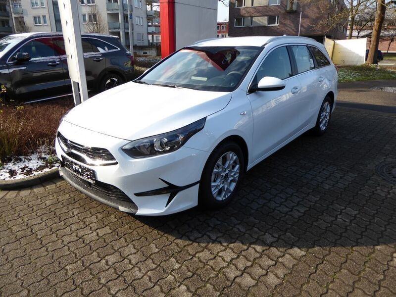 Weiß Neu 2025 Kia Ceed Sportswagon Comfort Kombi | 24.790 € (Fairer Preis) - Bild 1/4
