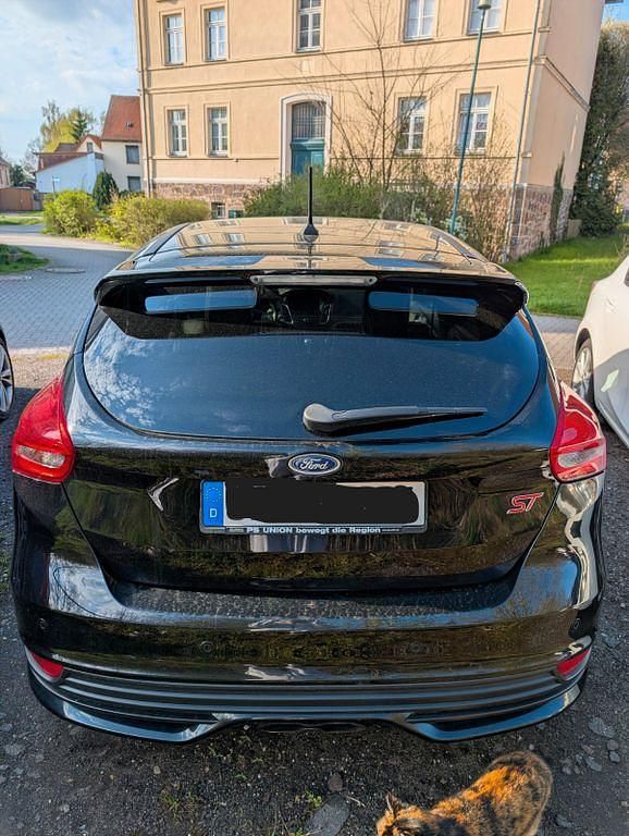Używany Ford Focus ST 250 KM (183 kW) 2018 Czarny Sedan/Limuzyna
