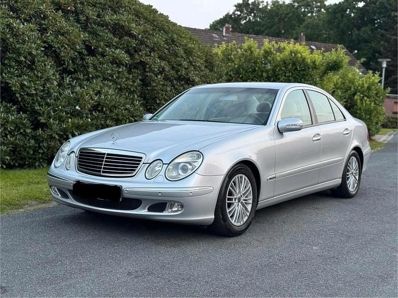 Silber Gebraucht 2004 Mercedes E270 Limousine | 3.199 € (Fairer Preis) - Bild 1/4
