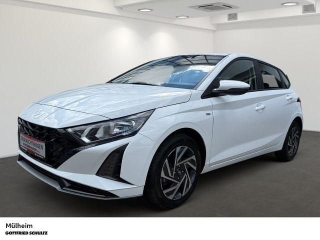 Weiß Gebraucht 2024 Hyundai i20 Trend Limousine | 18.650 € (Fairer Preis) - Bild 1/4