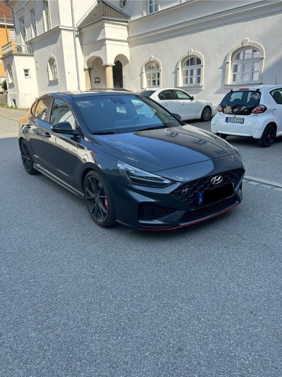 Grau Gebraucht 2023 Hyundai i30 N Performance Limousine | 31.900 € (Etwas zu teuer) - Bild 1/4