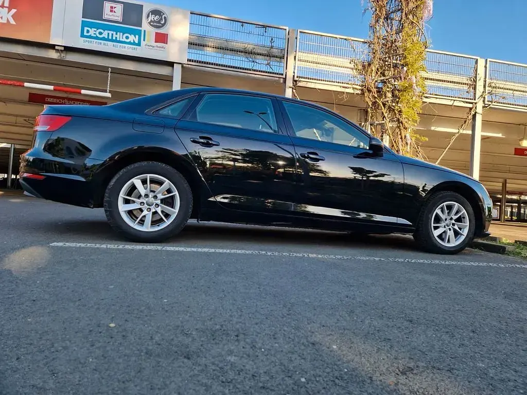 Gebraucht Audi A4 Attraction 136 PS (100 kW) 2016 Grau Limousine