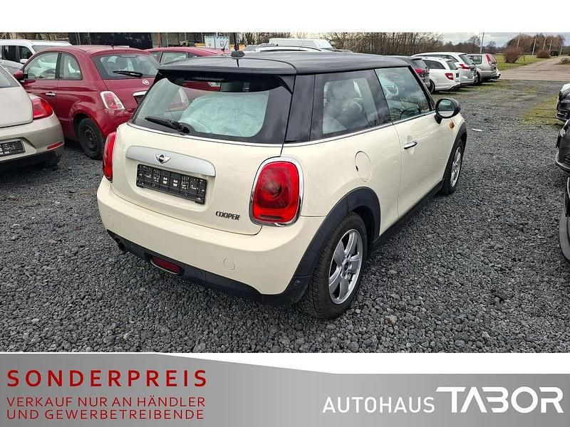 Gebraucht Mini Cooper 136 PS (100 kW) 2015 Pepper (old english) white Kleinwagen