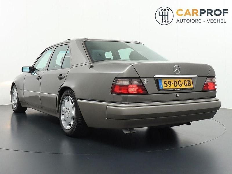 Gebraucht Mercedes E500 328 PS (241 kW) 1992 Beige Limousine