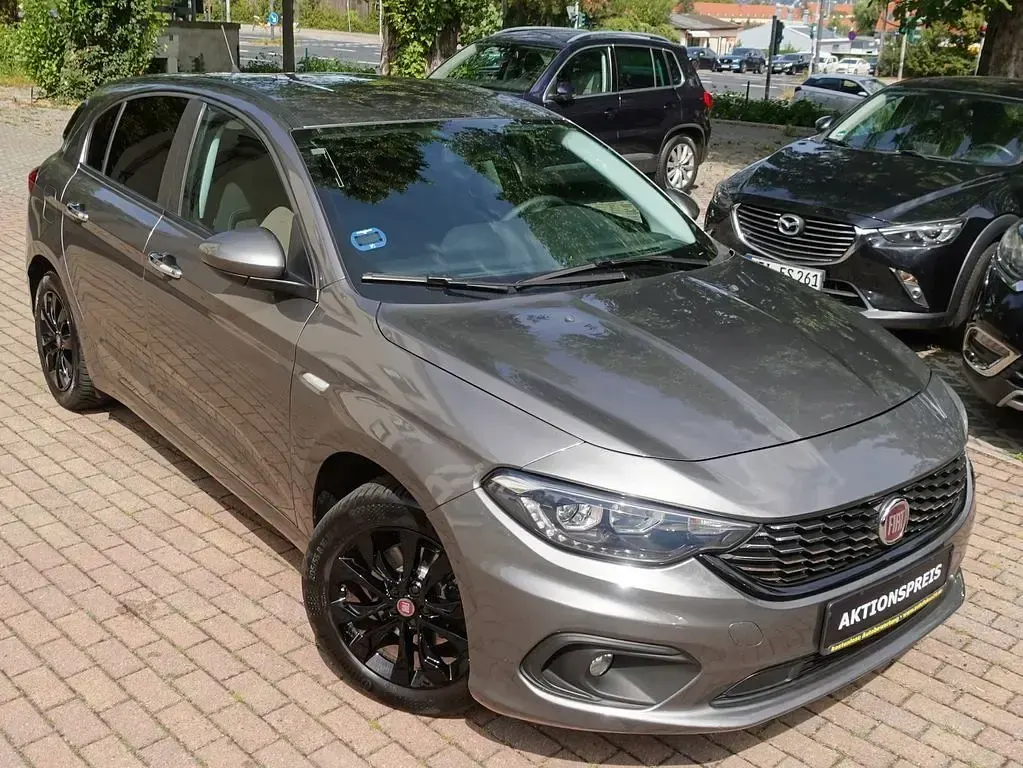 Gebraucht Fiat Tipo 95 PS (69 kW) 2017 Grau Limousine