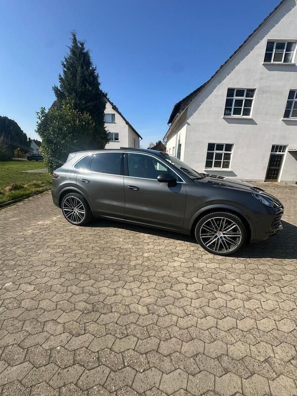 Grau Gebraucht 2019 Porsche Cayenne S SUV | 62.000 € (Teuer) - Bild 1/4