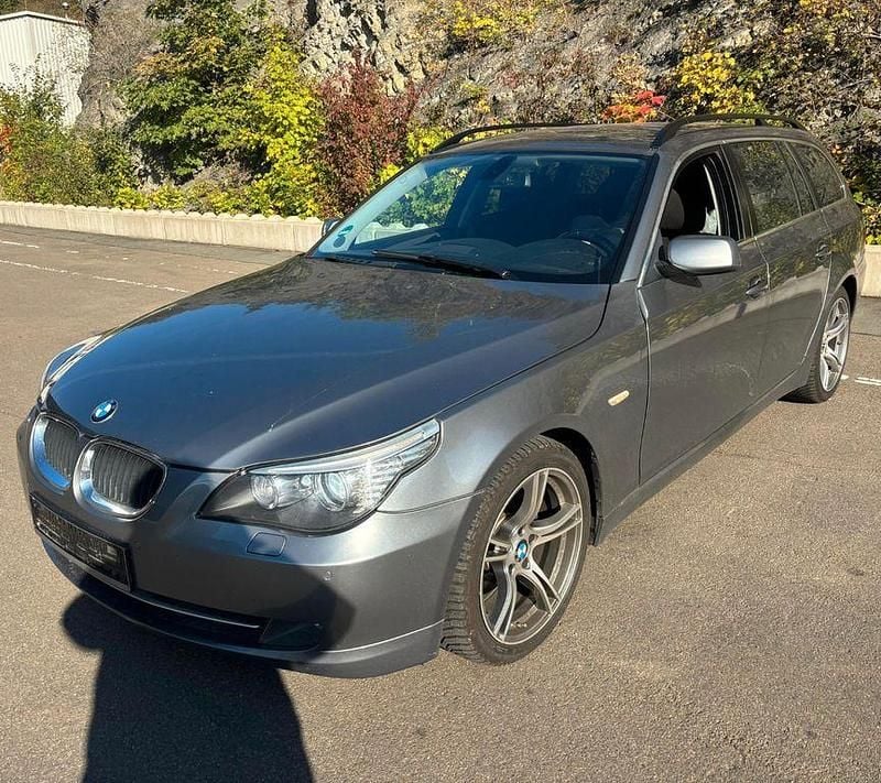 Grau Gebraucht 2008 BMW 520 Performance Kombi | 3.990 € (Guter Preis) - Bild 1/4