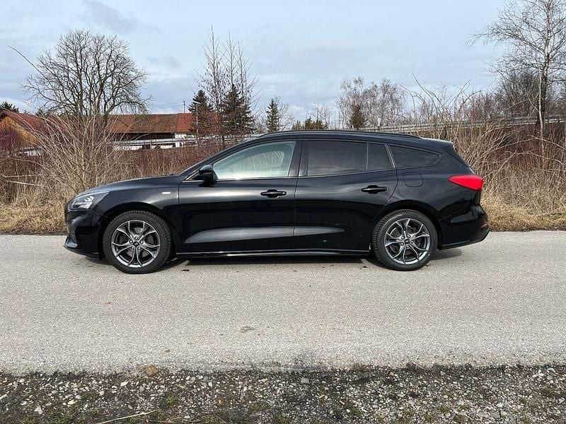 Gebraucht Ford Focus ST-Line 150 PS (110 kW) 2019 Schwarz Limousine